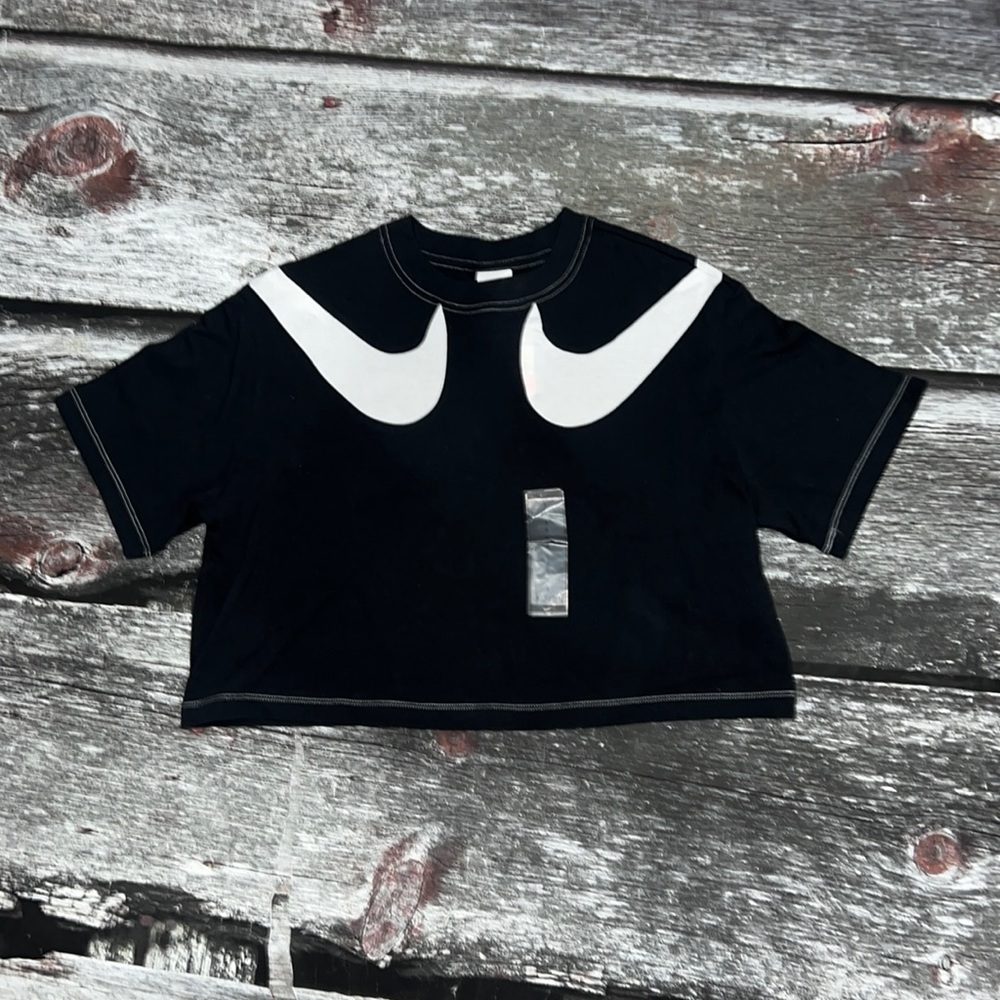 NWT Nike Black and White Crop Tshirt Size Small